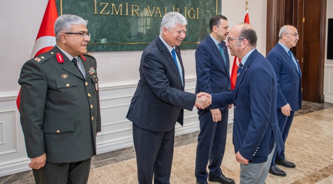 Başkan Vekili Özuslu, İzmir Valiliği’ndeki Bayramlaşma Törenine Katıldı