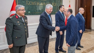 Başkan Vekili Özuslu, İzmir Valiliği’ndeki Bayramlaşma Törenine Katıldı