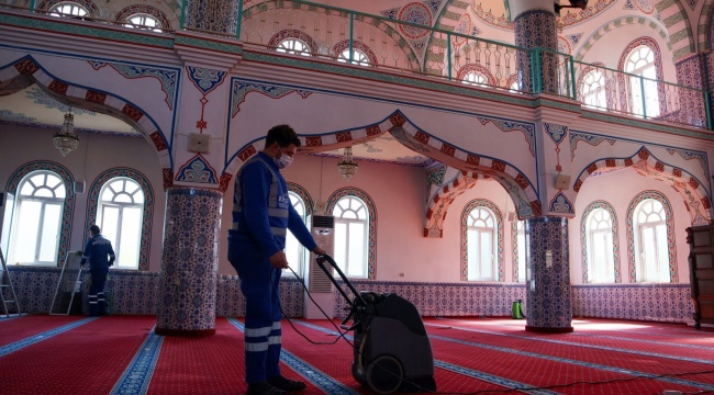 İzmir Büyükşehir Belediyesi Her Gün Bir Camiyi Temizliyor