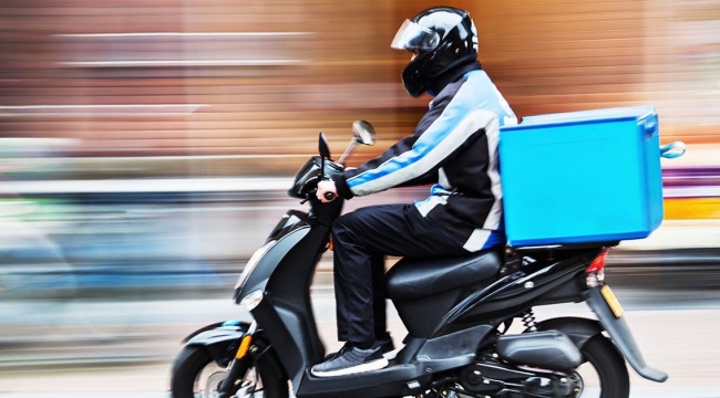 İzmir Valiliğinden Fırtına Nedeniyle Motosiklet, Scooteer ve Motorlu Kuryelere İki Gün Trafik Yasağı