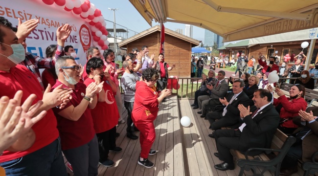 Konak’ta Rengarenk Otizm Festivali