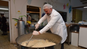 Menemen'de İftarlıklar Pehlivan'dan