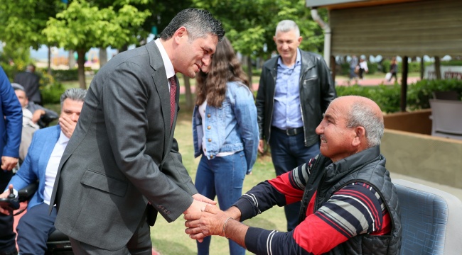 Aliağa’da Mülki Erkan ve Vatandaşlar Engelsiz Kafe’de Bayramlaştı