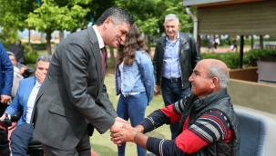 Aliağa’da Mülki Erkan ve Vatandaşlar Engelsiz Kafe’de Bayramlaştı