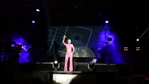 Derya Uluğ Bayındırlılara Unutulmaz Bir Gece Yaşattı