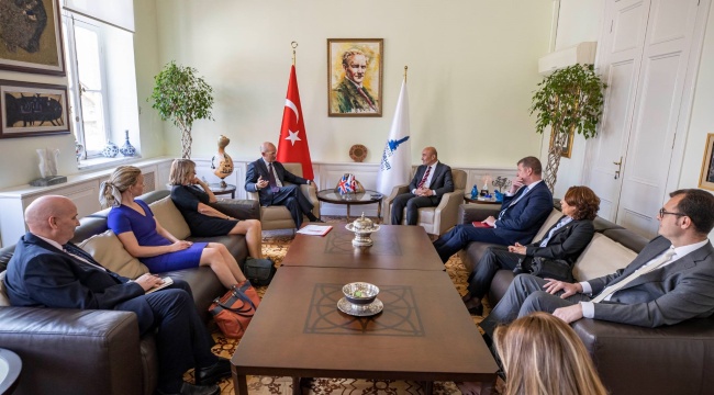 ​İngiltere Büyükelçisi&#039;nden İzmir Büyükşehir Belediyesi&#039;ne Ziyaret