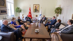 İngiltere Büyükelçisi'nden İzmir Büyükşehir Belediyesi'ne Ziyaret