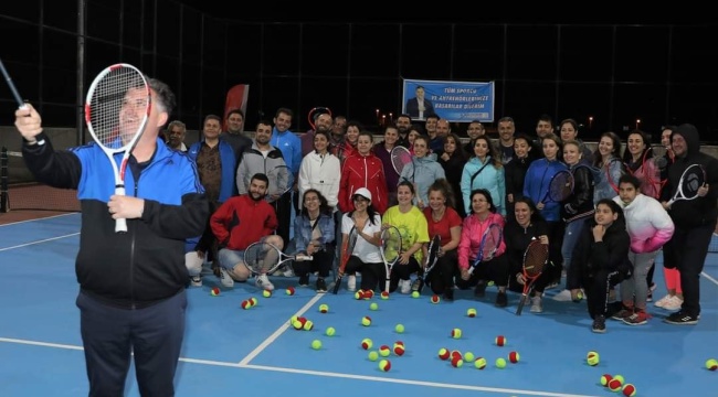 Kınık&#039;ta Tenis Turnuvası Gerçekleştirildi