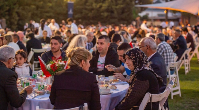 Tarihi Havagazı Fabrikası’nda Şükran Sofrası Kuruldu