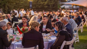 Tarihi Havagazı Fabrikası’nda Şükran Sofrası Kuruldu