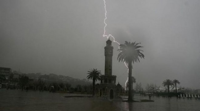 Açıklama Bu Kez İzmir Valiliğinden Geldi: Sel, Su Baskını ve Hortum