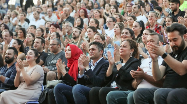ALBET Tiyatrosu ‘Rumuz Goncagül’ ile Sahne Aldı