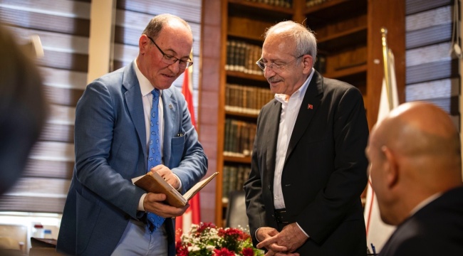 Atatürk ve İnönü’den 80 Yıl Sonra Kılıçdaroğlu CHP Lideri Sıfatıyla İzmir Milli Kütüphanesi’nde