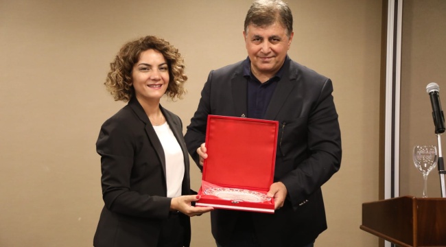 Başkan Tugay’a “Sıfır Ayrımcılık Derneği Sağlık Politikaları Özel Ödülü”