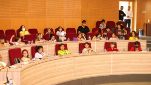 Gaziemir’in Çocuk Meclisinde Okul Sorunu Ele Alındı