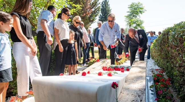 İzmir'in Unutulmaz Başkanı Ahmet Piriştina Kabri Başında Anıldı