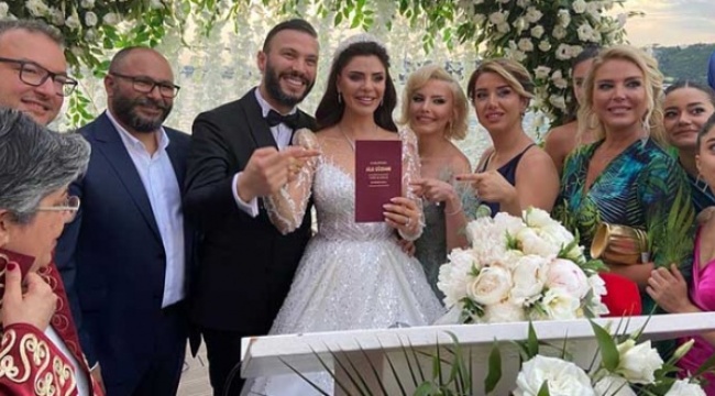 İzmirli İşadamının Kızı Yalıda Evlendi
