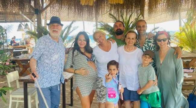 İzmirli Ünlü Avukat, Kızı Gupse Özay'ın Hamilelik Fotoğrafını Paylaştı