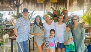 İzmirli Ünlü Avukat, Kızı Gupse Özay'ın Hamilelik Fotoğrafını Paylaştı