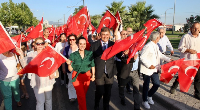 Karşıyaka&#039;da Çosku Dolu 96.Yıl Kutlamaları