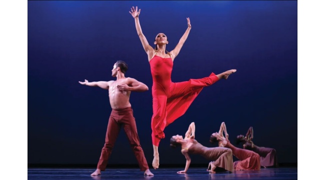 Modern Dansın Efsanesi 35. İzmir Festivali&#039;nin Büyük Projesiyle Sahnede