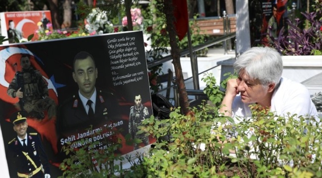 İzmir'de Şehit Ailelerinin Hüzünlü Bayramı