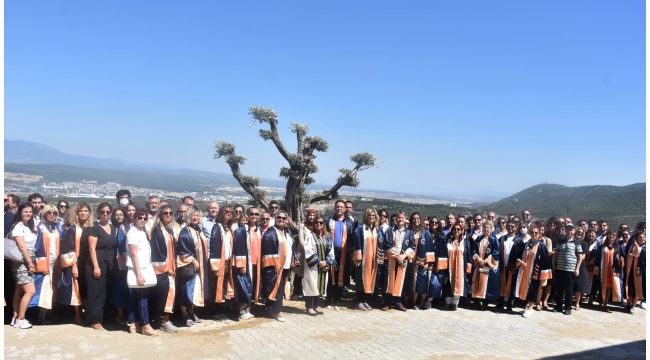 İzmir Demokrasi Üniversitesi’nden “Demokrasi Yürüyüşü”