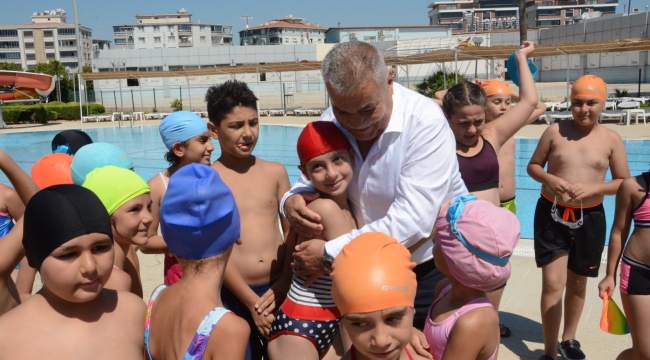 Başkan Tekin, Yüzme Kursunu Ziyaret Etti