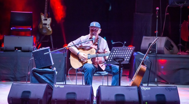 Bülent Ortaçgil'den Kültürpark'ta 50. Yıl Konseri