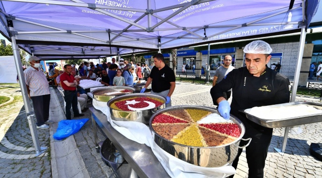İzmir Büyükşehir Belediyesi Aşure Bereketini 12 Bin Kişiyle Paylaştı