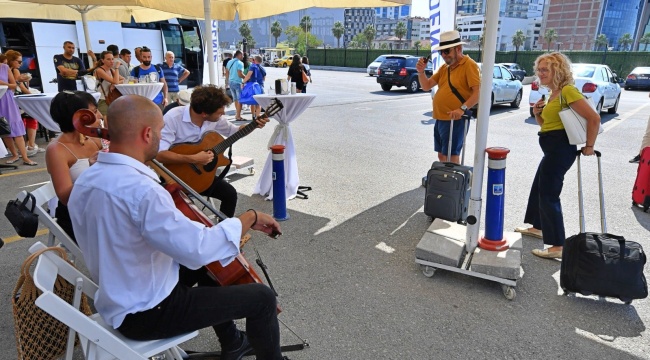 Midillili turistler hafta sonu için İzmir’i seçti
