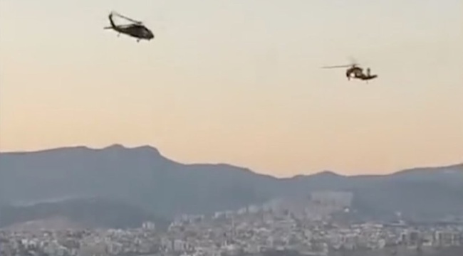 Askeri helikopterler İzmir'in kurtuluşu şerefine havada zeybek oynadı