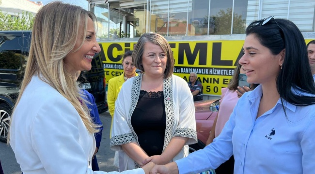 Aylin Nazlıaka, İzmir’de darp edilen otobüs şoförü Burçin Akça&#039;yı ziyaret etti