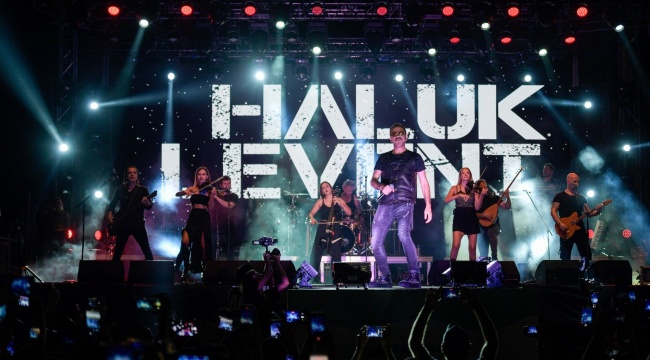İEF Çim Konserleri’nde finali Haluk Levent yaptı