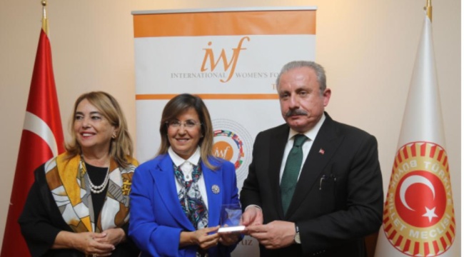 TBMM Başkanı Mustafa Şentop'dan başarılı kadınlara ödül.