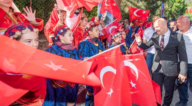 Zafer yolu kafilesi 100 yıl önceki gibi Kemalpaşa’da