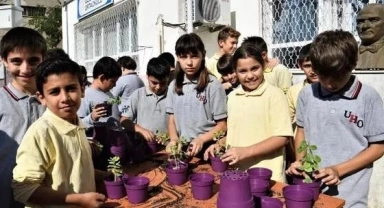 Bornova'da Öğrenciler Toprakla Buluştu