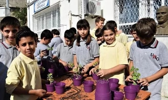 Bornova'da Öğrenciler Toprakla Buluştu