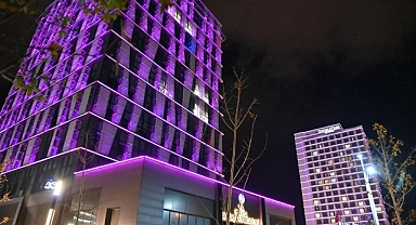 Büyükşehir Hizmet Binası Prematüre Bebekler İçin Mor Renge Büründü