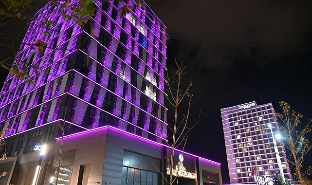Büyükşehir Hizmet Binası Prematüre Bebekler İçin Mor Renge Büründü