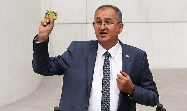 CHP'li Sertel: "Gazeteciler kart alamıyor İletişim Başkanlığı çalışanlarına basın kartı dağıtıyor"