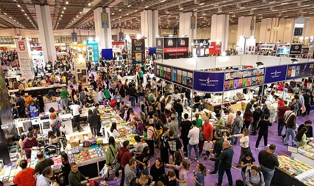 İZKİTAP kitapseverlerin üç yıllık özlemini giderdi