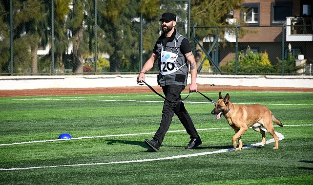 KUŞADASI GELECEĞİN ARAMA KURTARMA KÖPEKLERİNİ AĞIRLADI