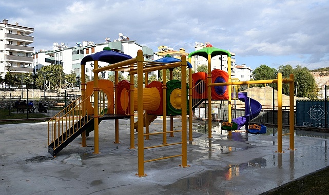 Kuşadası&#039;ndaki Yeşil Alanların Sayısı Her Geçen Gün Artıyor