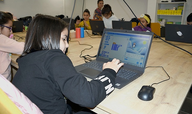 Minik Öğrenciler &#039;Scratch&#039; Programlama Dili ile Tanıştılar