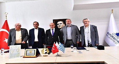 Soyer'den iki Yunanlı mevkidaşı ile buluşma... Barışa imza!