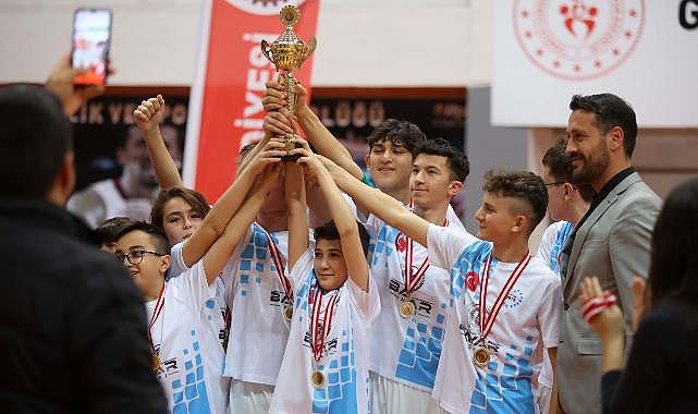 Engelleri kaldıran turnuvada kupalar sahibini buldu