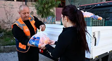 Kuşadası Beldiyesi 1 haftada 5 ton mandalinayı ihtiyaç sahiplerine ulaştırdı