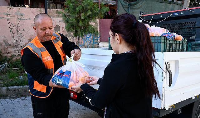 Kuşadası Beldiyesi 1 haftada 5 ton mandalinayı ihtiyaç sahiplerine ulaştırdı