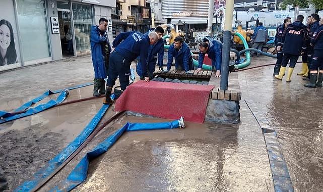 Manisa Büyükşehir Belediyesi İtfaiyesi Afet Bölgesinde